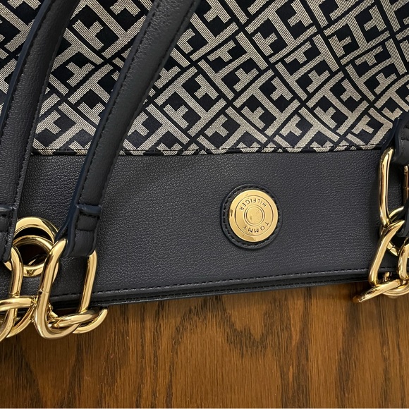 Tommy Hilfiger Kelby Signature Tote - Picture 5 of 6